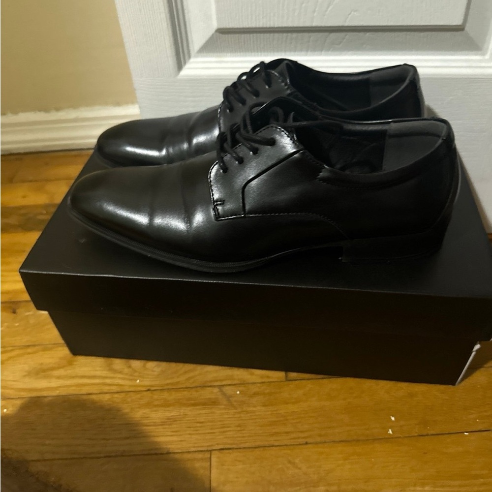 Black dress shoes